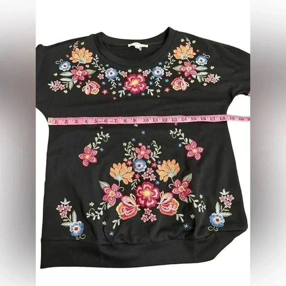 Andree by Unit Black Pull Over Floral Embroidered Sweater Women’s size Small - Picture 6 of 11